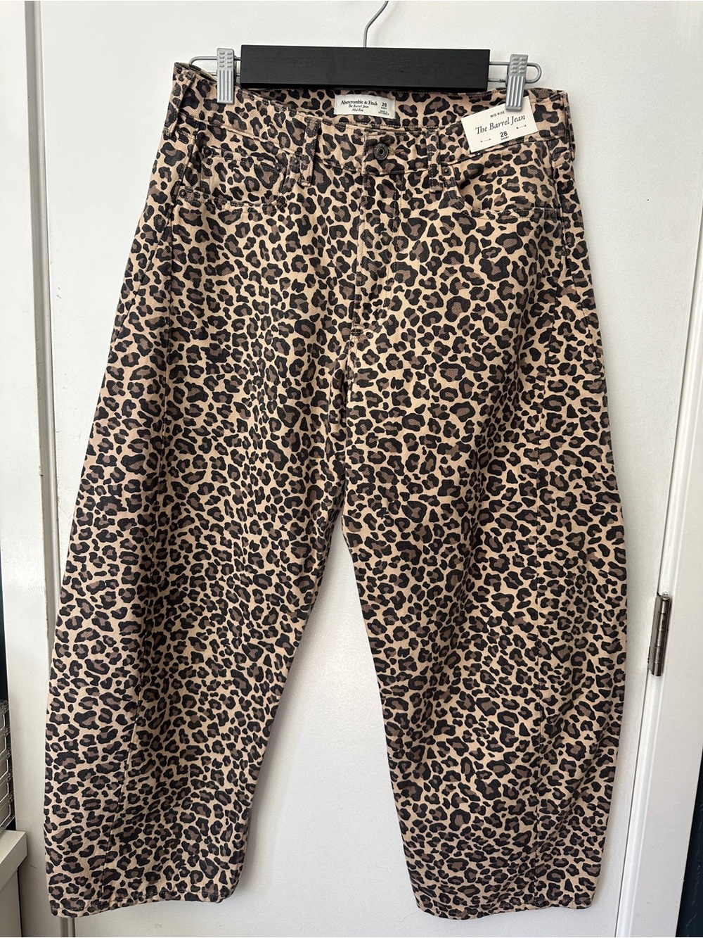 Abercrombie & Fitch Leopard Print Ankle Cropped Jeans in Beige and Brown - Picture 2 of 7